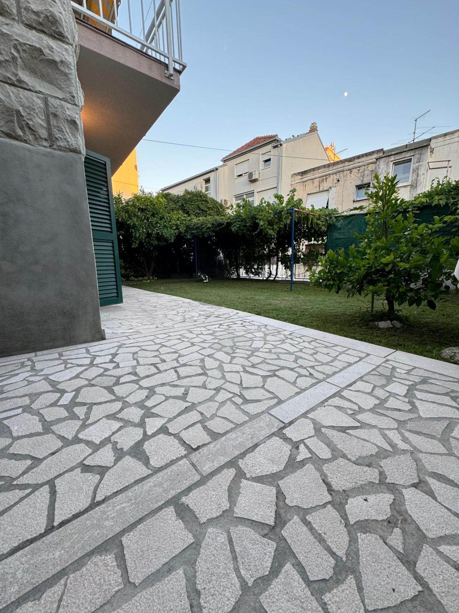 Valentinas Garden Apartment สปลิท ภายนอก รูปภาพ